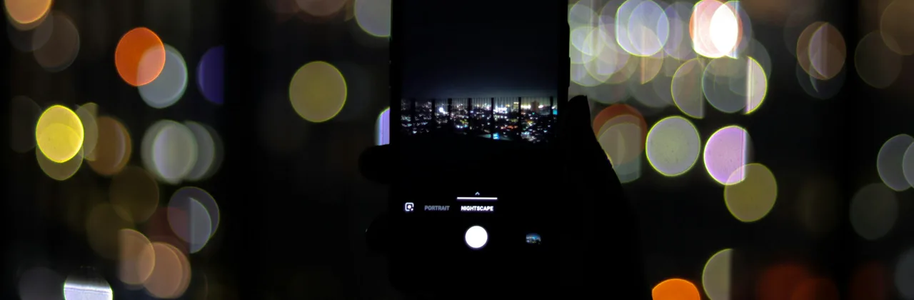Teléfono con Gaming Club abierto en el navegador móvil, sin una app descargada de tienda